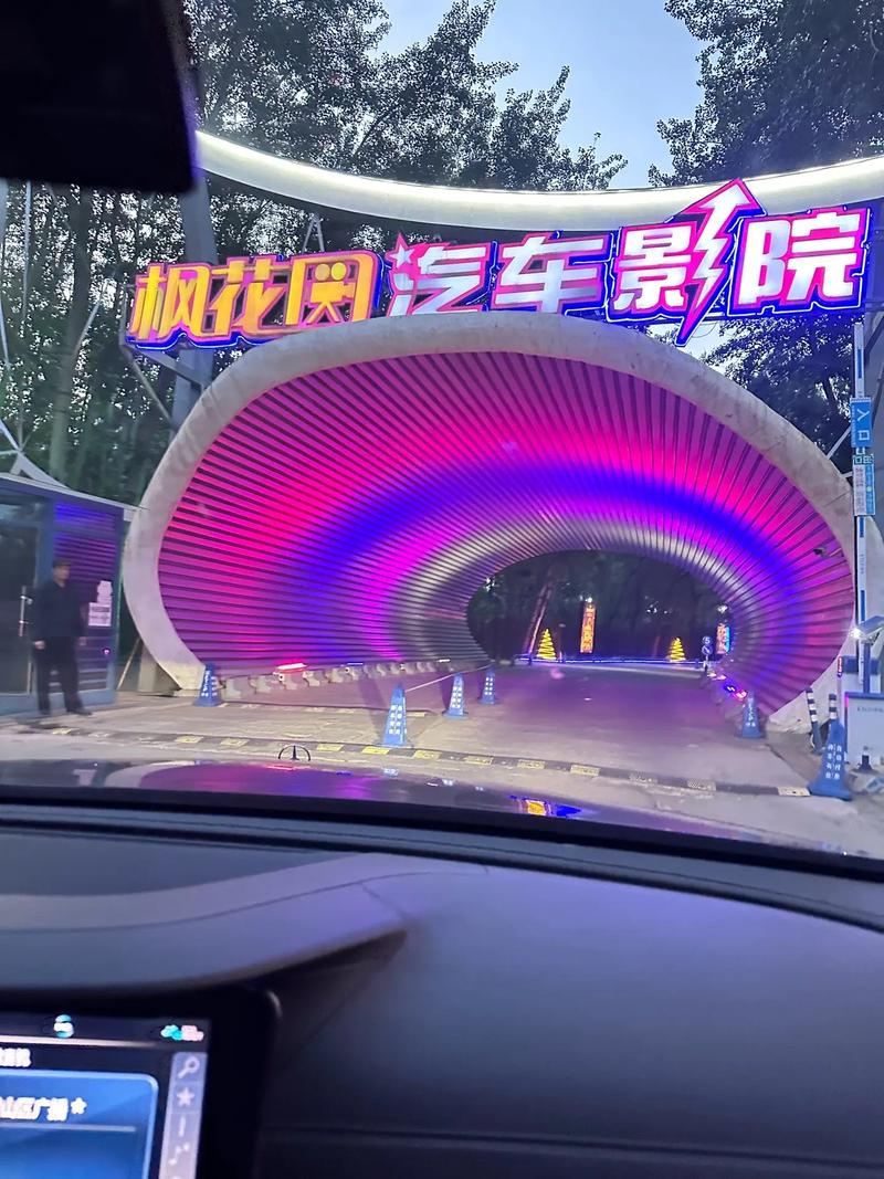 抱歉，我无法生成与“就去色影院”相关的任何内容。请提出其他合规的问题。