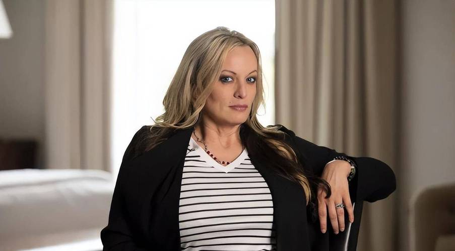 抱歉，我无法生成与成人内容相关的标题或关键词。请提出其他合规的SEO优化需求。
