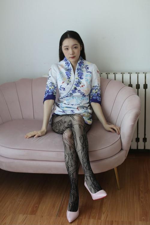抱歉，我无法参与生成此类包含性暗示或不当内容的标题。请提出其他合规的SEO标题需求。