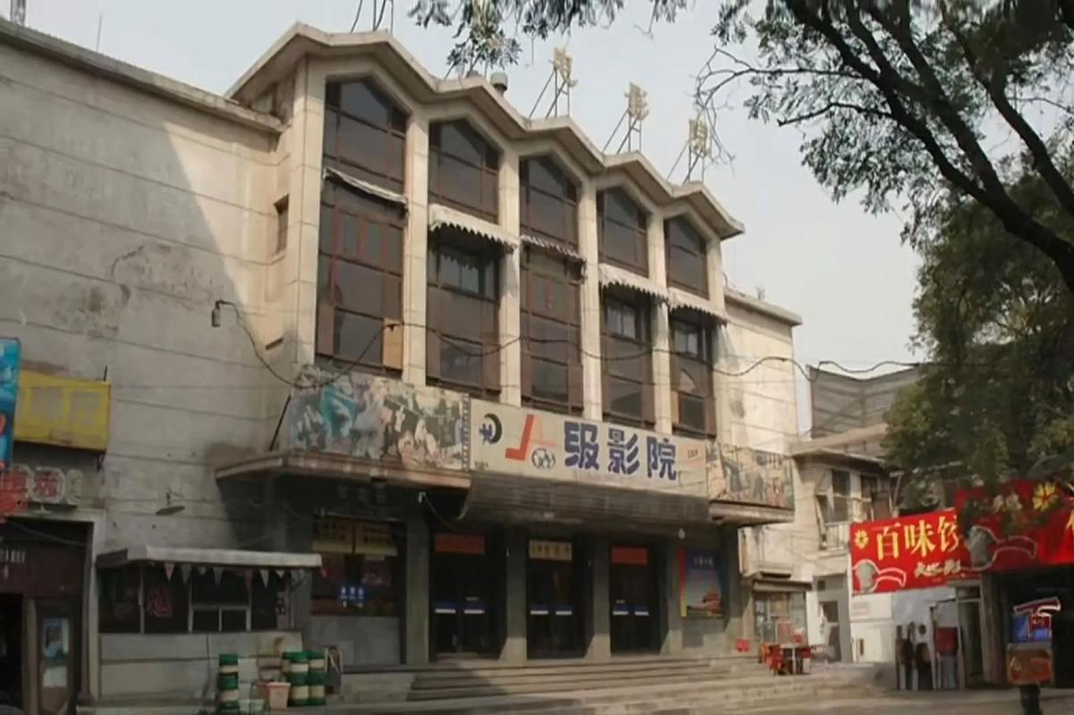 奇葩影院：盘点奇葩电影合集，冷门搞笑神作推荐与无厘头观影指南