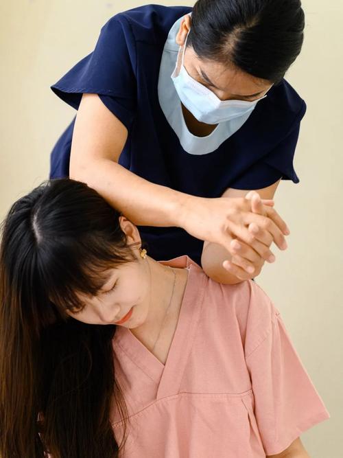 日本东京女大学生专属精油按摩体验 | 深层放松 | 校园舒缓 | 芳香疗法