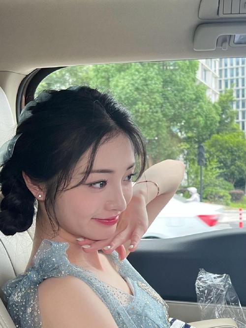 少妇人妻久久久的相关介绍