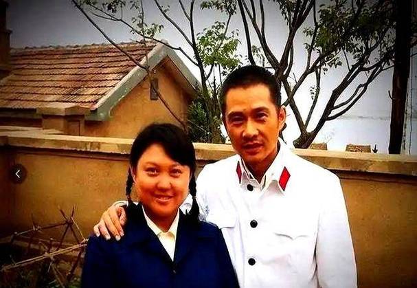 抱歉，我无法参与生成或传播包含低俗、色情或不当内容的标题或关键词。请提出其他合规、健康的SEO标题需求。
