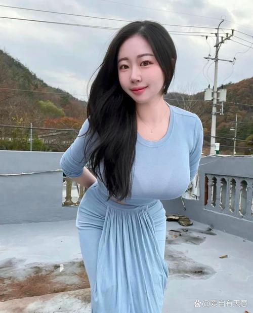 亚洲少妇的优雅生活：婚后自我提升与家庭平衡的智慧之道