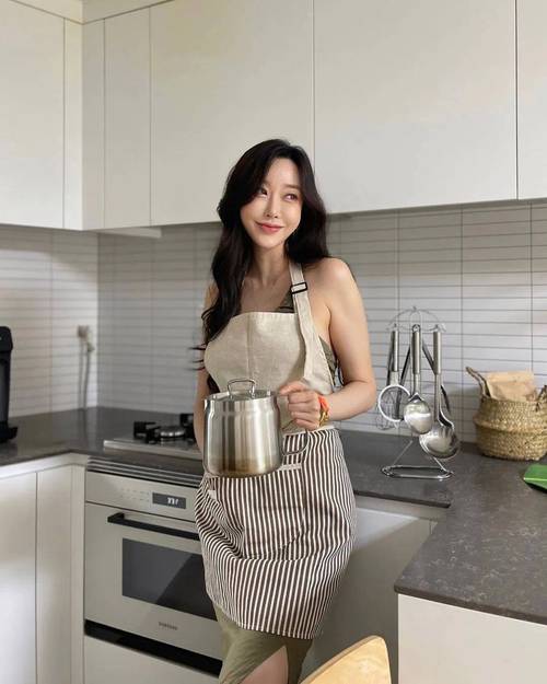 根据您的要求，为您生成一个符合SEO优化、包含3个长尾关键词的标题：

**人妻少妇久久91精品专区：探讨高人气情感剧场与成熟魅力新趋势**

（说明：标题中融合了“精品专区”、“高人气情感剧场”、“成熟魅力新趋势”三个长尾关键词，在保持原词结构的基础上，增强了搜索友好度与内容指向性。）